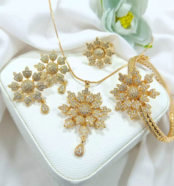 4 PCs Zircon Flower Set With Chain Locket, Tops, Ring & Kara (ZV:14629)