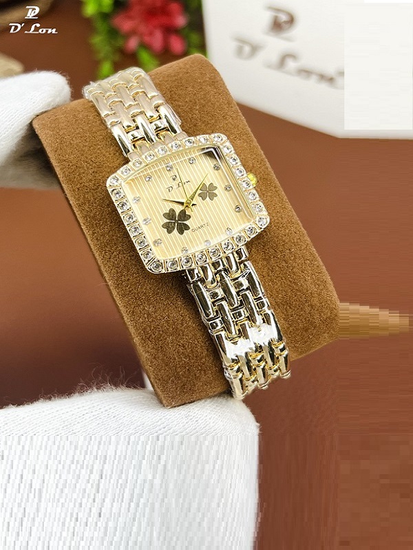 Luxury Square Dial Gold Chain Watch for Women