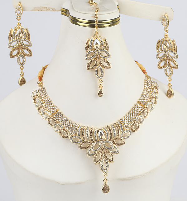 Stone Jewelry Set With Earring & Matha Patti  (ZV:1532)