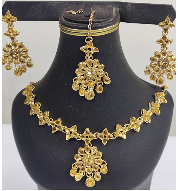 Kundan Necklace Set with Drop Earrings & Maang Tikka (ZV:3071)